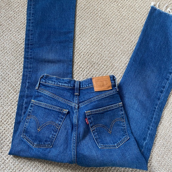 LEVI High Rise Ribcage Jeans - Picture 2 of 7